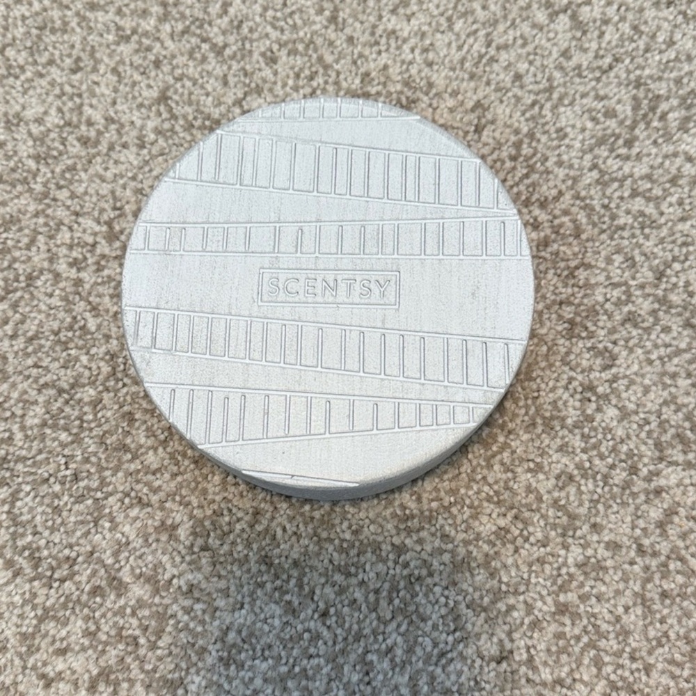Scentsy Warmer Pedestals - Picture 4 of 7